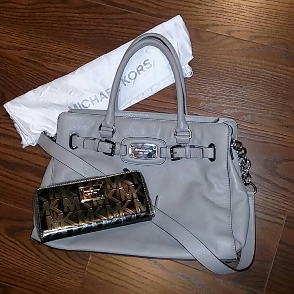 Michael Kors Handbags - Michael Kors large Hamilton with wallet silver